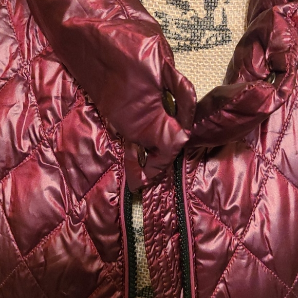 💣Pretty Calvin Klein puffer vest💣 - Picture 7 of 8